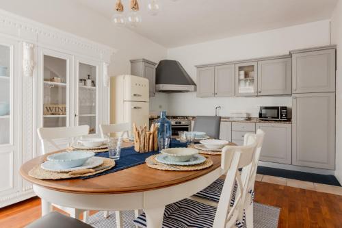 Viareggio Apartment | GuestHost - Elegant Three-Level Apartment