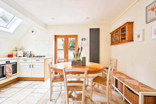 Hammersmith Apartment | GuestReady - Charming family retreat in London