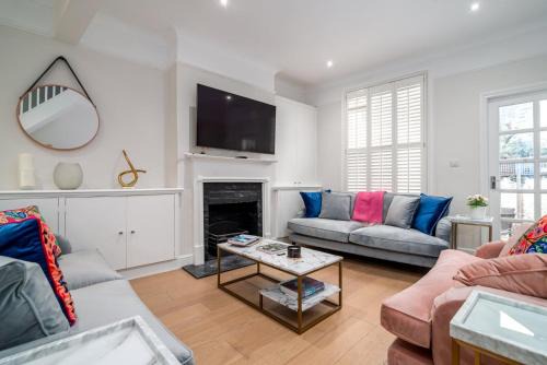 Parsons Green and Walham House | GuestReady - Family Home with Garden for 6