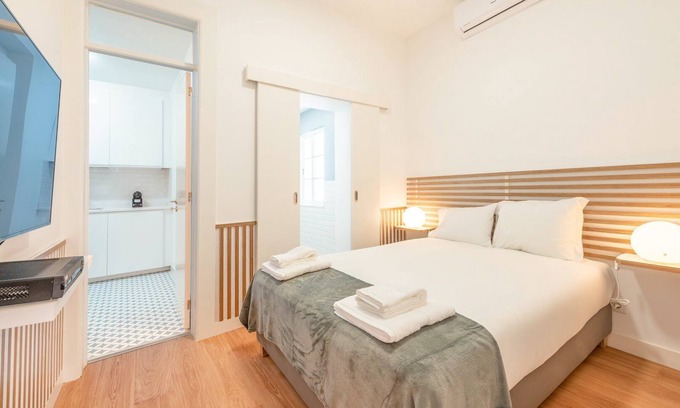 Restelo Apartment | GuestReady - Neoclassical building - Studio RCD