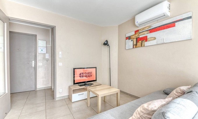 Lyon City Centre Apartment | GuestReady - Sleek & Sunny Comfort near the Tram