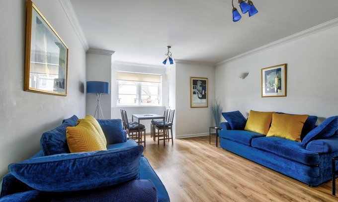 Leith Apartment | GuestReady - Stylish Apt w/Parking near Edinburgh