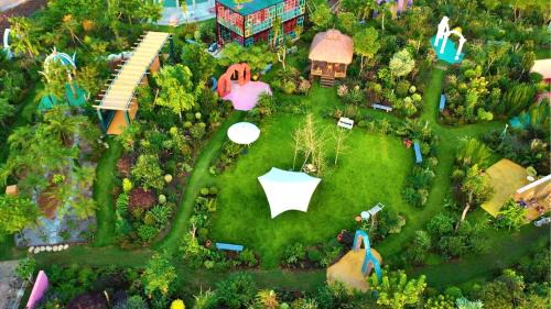 Yanshan District House | Guilin Red Roof Garden Resort -On the way to Yangshuo