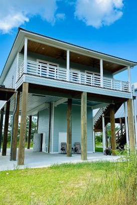 Shoreline Park House | Gulf Coast Waterfront Home