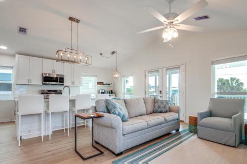 Gulf Shores House | Gulf Shores Cottage with Water Views, Walk to Beach!