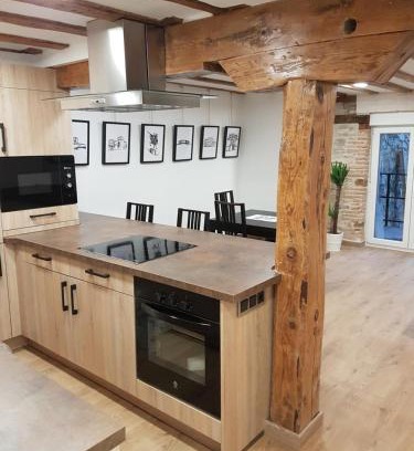 Burgos Apartment | GUMERFLAT PATIO-Yaard, Parking &, WiFi Fibra Free, Downtown