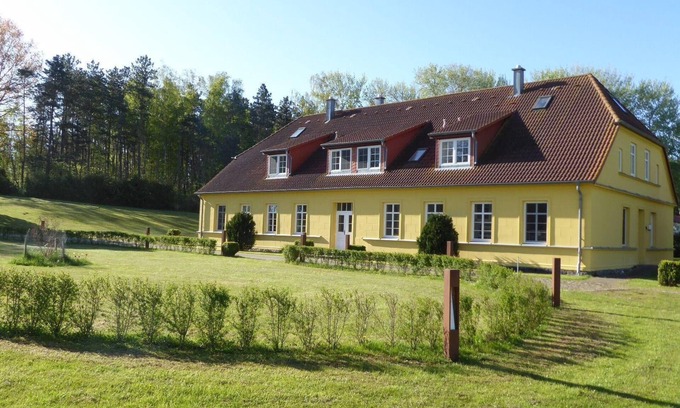 Gingst Apartment | Gut Rattelvitz Parterre C, hochwertig, Sauna, Kamin, eTankstelle, Spielscheune, 15.000qm Parkland