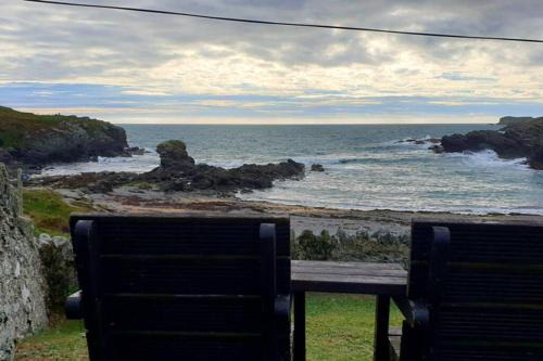 Trearddur Bay House | GWYNFA-3 BED- GROUND FLOOR APT - SEA VIEWS - TREARDDUR BAY