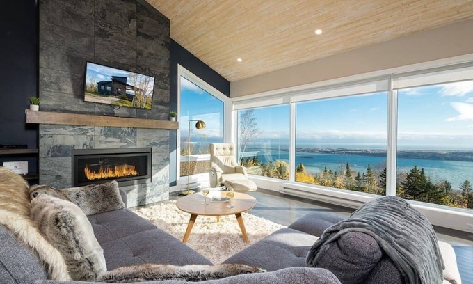 Saint-Joseph-de-la-Rive House | Hôtel à la maison - La Vue! Spa et fleuve