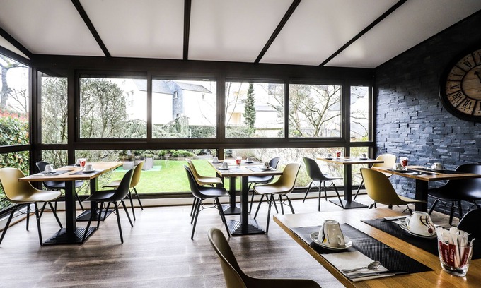 Chateaudun-Bannier Hotel | Hôtel Des Cèdres