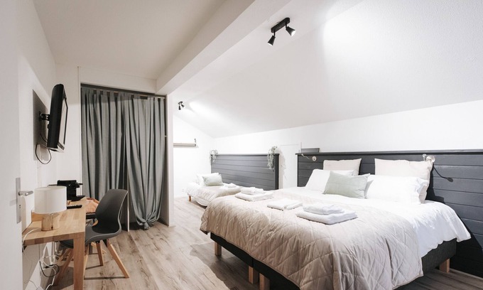 Crozet Hotel | Hôtel-Restaurant Les Loges du Léman