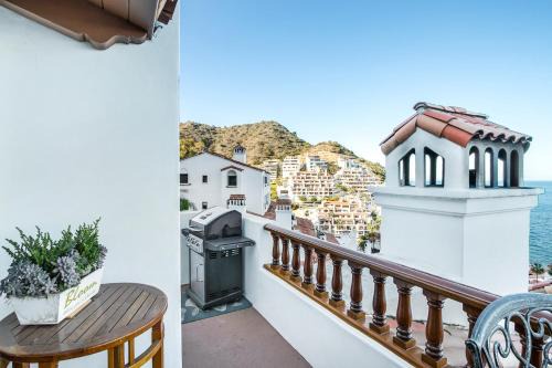 Avalon House | H177 - Hamilton Cove Villa 1-77