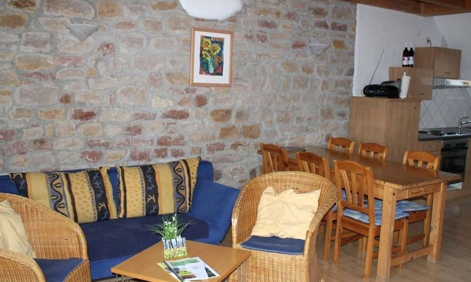 Erpolzheim Apartment | Haardtblick - An der Bach - Winery/Fewo's, Fam. cabbage