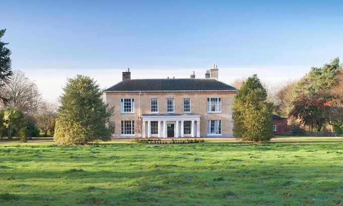 Foxley Cottage | Hackford Hall - sleeps 28 guests in 13 bedrooms