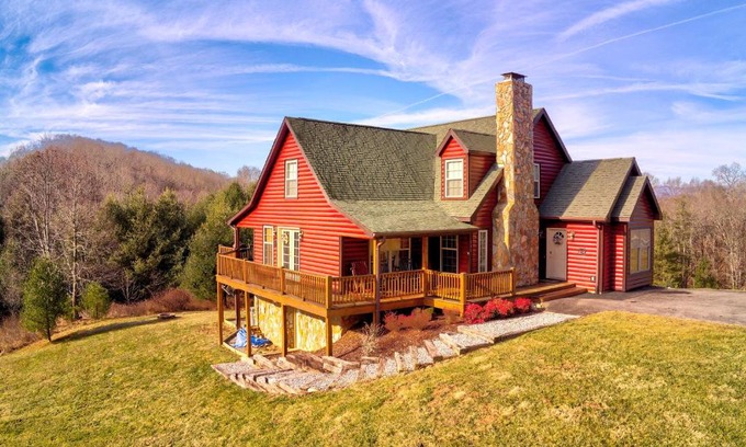 Piney Creek House | half Mi to River Spacious Blue Ridge Gem with Views!