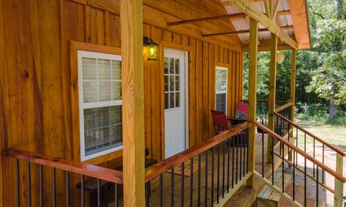 Mena Villa | Halfmoon Hideaway-Cozy 2 bdr cabin Mena AR