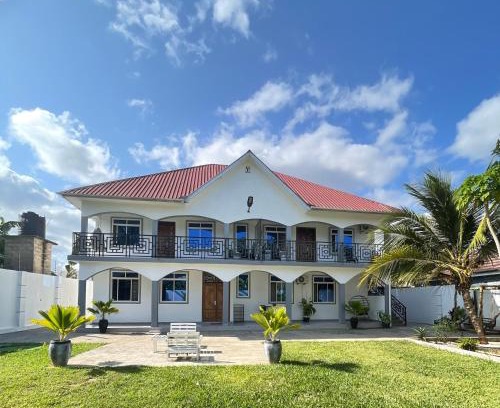 Chukwani Apartment | HalmaHome