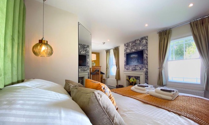 Broad Oak House | Hambrook House Canterbury - NEW luxury guest house with ESPA Spa complex