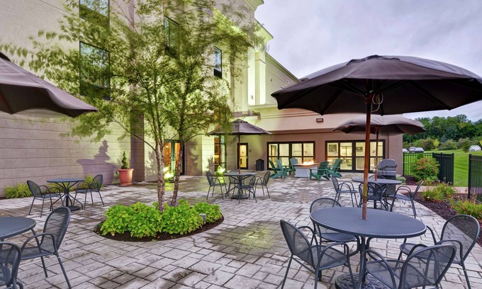 New Hartford Hotel | Hampton Inn and Suites New Hartford/Utica