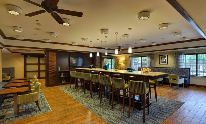 Franklin Hotel | Hampton Inn Franklin/Milford