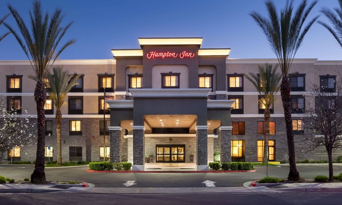 Southwest Anaheim Hotel | Hampton Inn Los Angeles-Orange County-Cypress