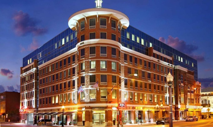Arena District Hotel | Hampton Inn & Suites Columbus-Downtown, Ohio