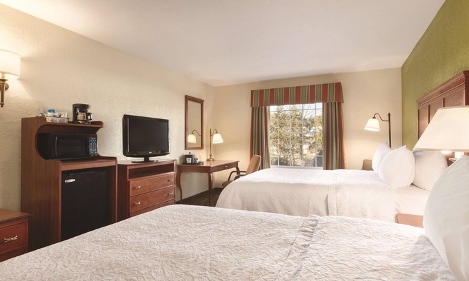 Greenfield Hotel | Hampton Inn & Suites Greenfield