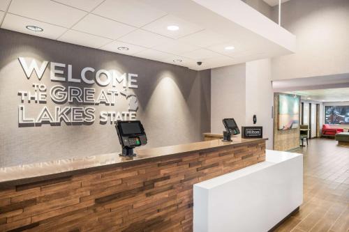 Houghton Hotel | Hampton Inn & Suites Houghton