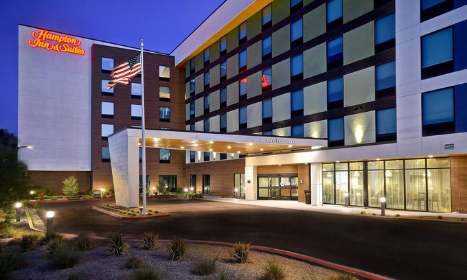 Las Vegas Hotel | Hampton Inn & Suites Las Vegas Convention Center - No Resort Fee
