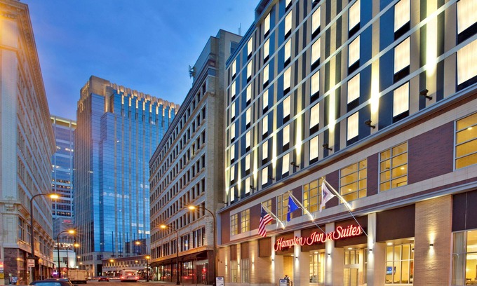 Downtown West Hotel | Hampton Inn & Suites Minneapolis/Downtown