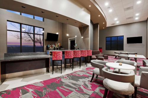 Alameda Hotel | Hampton Inn & Suites Oakland Airport-Alameda
