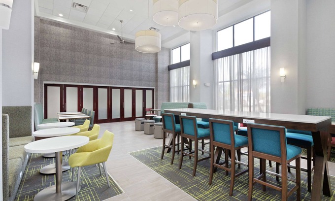Florida Central Atlantic Coast Hotel | Hampton Inn & Suites Orlando Intl Dr N