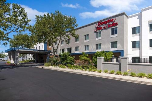 Yuba City Hotel | Hampton Inn & Suites Yuba City