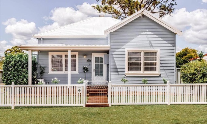 Aberdare House | Hamptons House on Hunter with fire pit