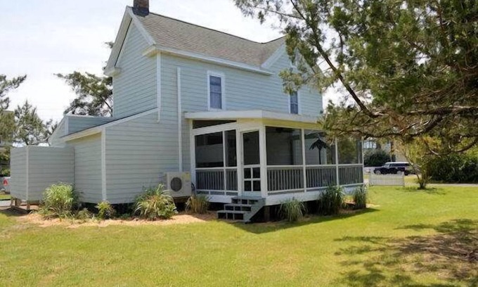 Deep Hole House | Hancock House -Single Family Home - Screened Porch, NO LINENS PROVIDED