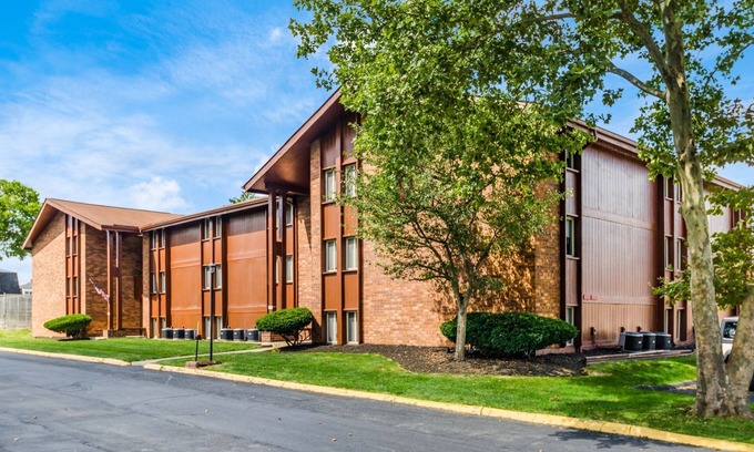 Northwest Columbus Apartment | Hancock Park Furnished 2 beds, free WIFI & Parking