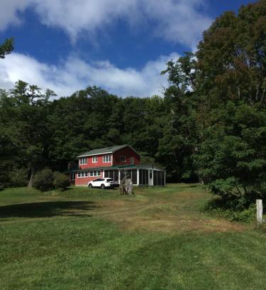 Johnsburg House | Hannah's Birch Farm 10 Min to Gore Ski Mt.