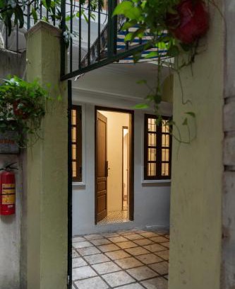 Trang Tien Apartment | Hanoi Opera Homestay 10m to HoanKiem Lake Old Quarter Ha Noi