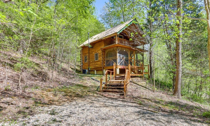 Taswell Cabin | Hansel & Gretel Cabin at White Oaks Cabins