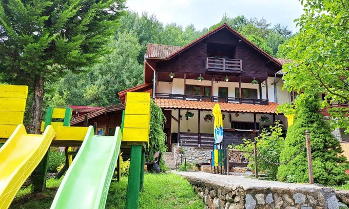 Pestisani House | Hanul Vanatorului