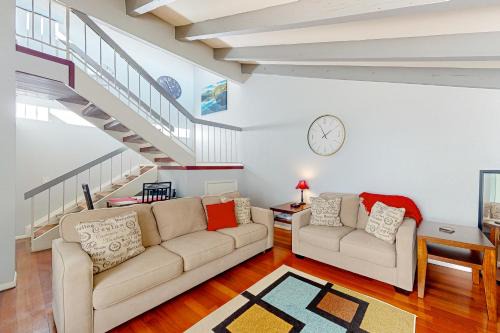 Shalimar House | Happy Hours Townhome