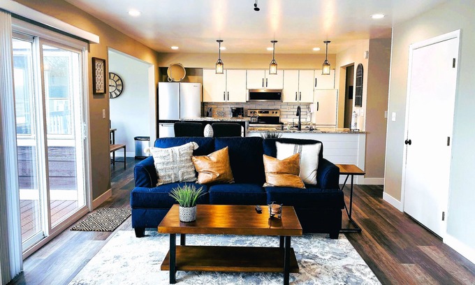 Huron Condo | Harborview 3-6-8 on Main