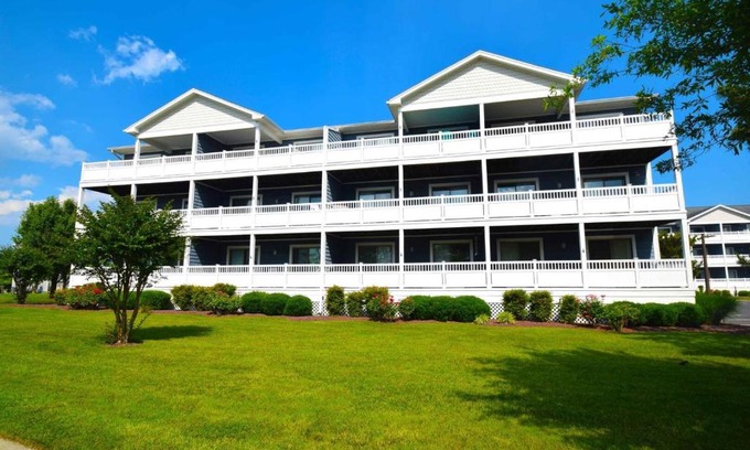 Heron Harbour Isle Apartment | Harbour Club G7 condo