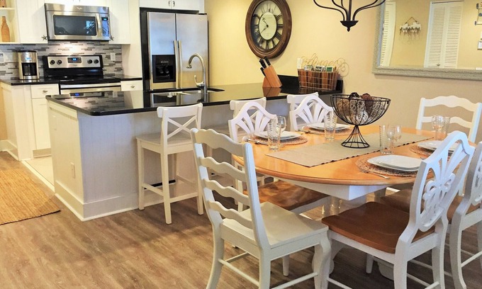 Harbour Town Condo | Harbour Cove-Remodeled Luxury Steps from the Lighthouse in Harbour Town