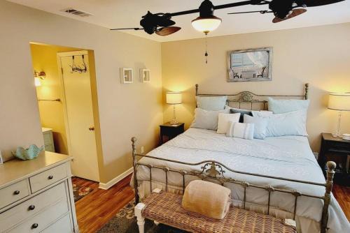 Saint Simons Island House | Harbour Oaks Professionally decorated downstairs really nice 3 bedroom