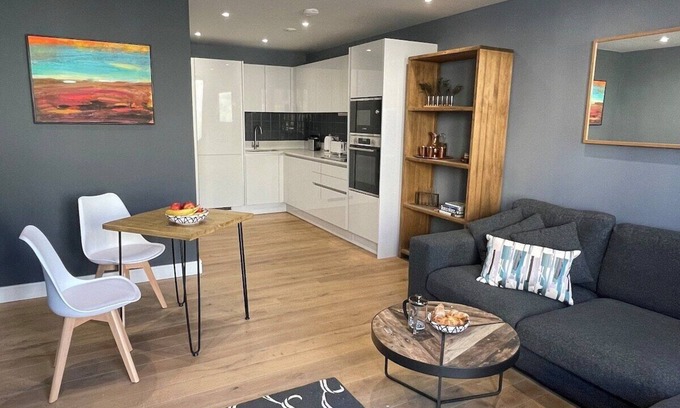 Canon's Marsh Apartment | Harbourside Hideaway - Superb Flat with Terrace