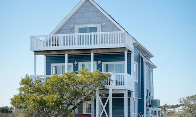 Oak Hammock House | Harkers Hideaway - Waterfront Home with Private Dock & Private Beach