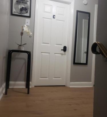 Collingdale House | Harmony Room with private bathroom by the Airport