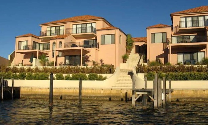 Wannanup Villa | Hartog Villa on Baywater Canal