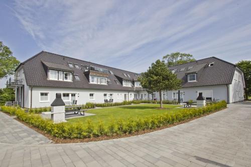 Gross Zicker Apartment | Haus Inselwind FeWo MEERstrand mit Schwimmbad und Saunanutzung im AHOI-Erlebnisbad Sellin